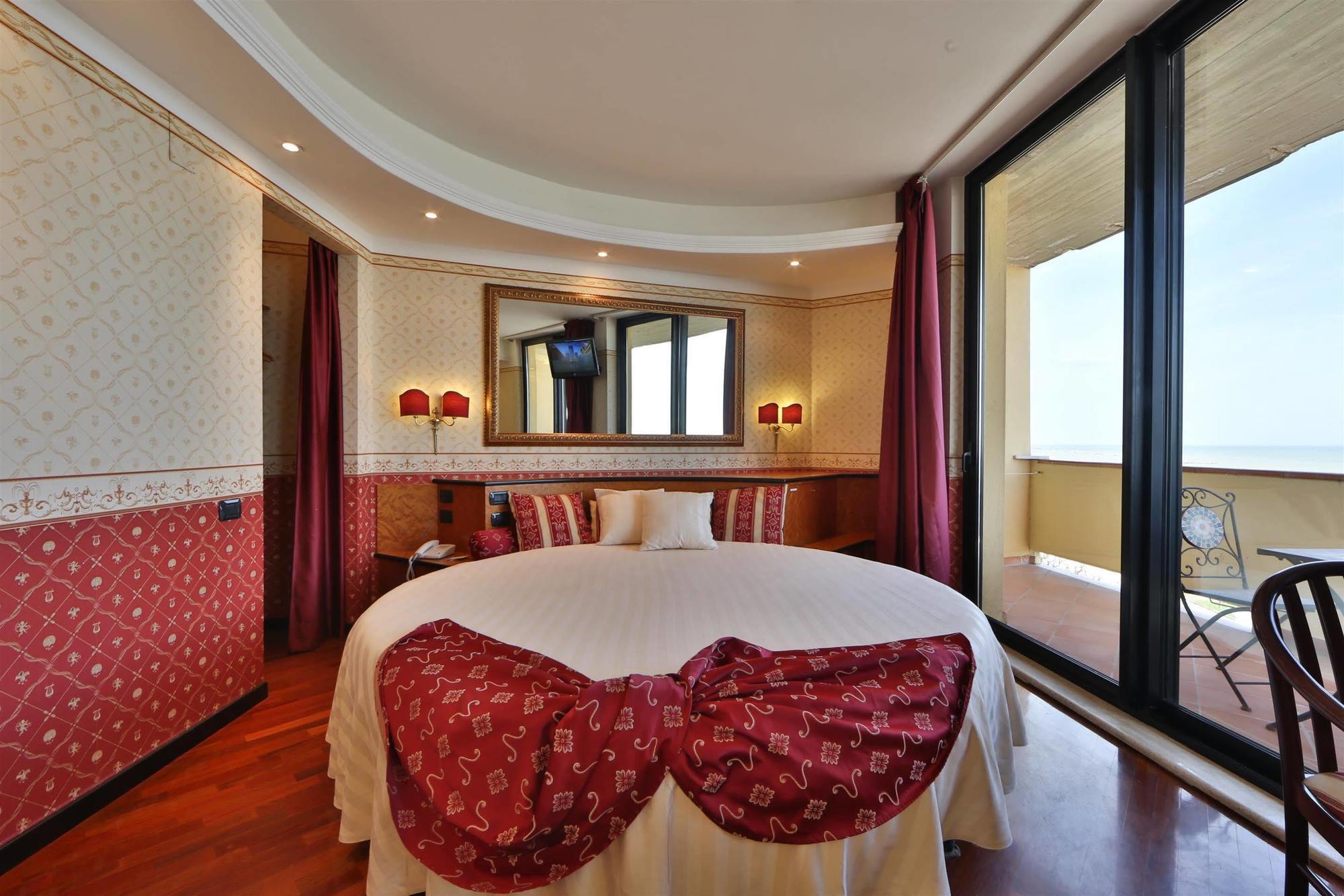 David Palace Hotel Porto San Giorgio Exteriör bild